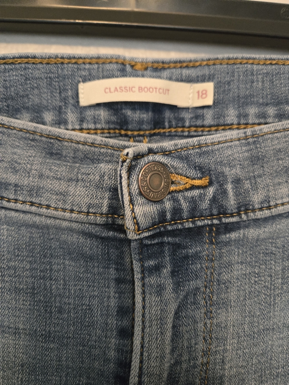 Levis Classic Bootcut Jeans, Womens, Size 18 - Picture 3 of 12